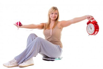 Дзяўчына, якая хоча схуднець, сілкуецца правільна і па рэжыме